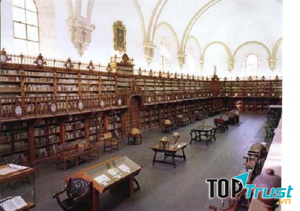 Bên trong trường Đại học Salamanca