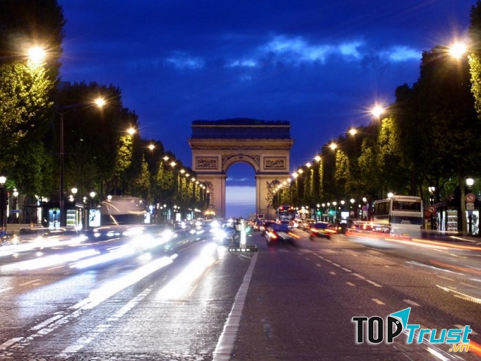 Đại lộ Champs Elysee của Pháp
