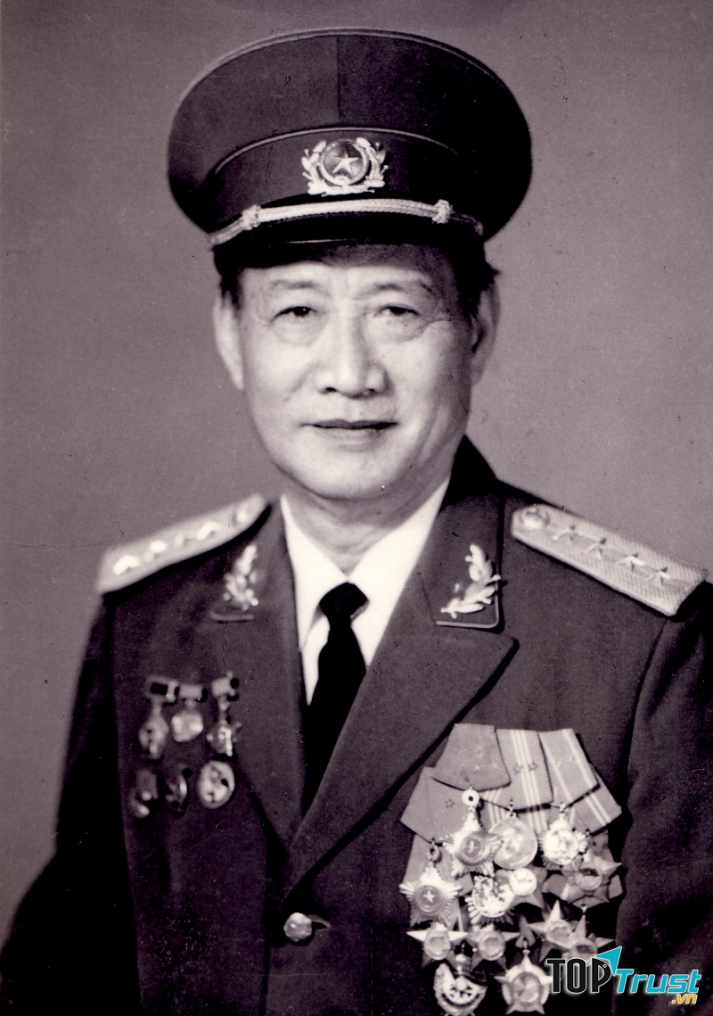 Đại tướng Hoàng Văn Thái