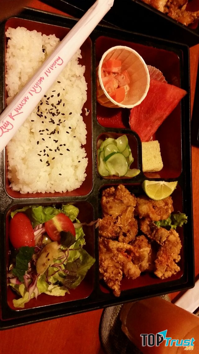 Daikon Food có một không gian vô cùng đẹp mắt với những thiết kế mang đậm hơi thở xứ mặt trời mọc