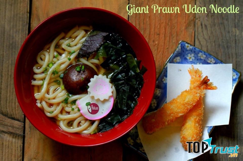 Mì udon kèm tôm sú chiên giòn