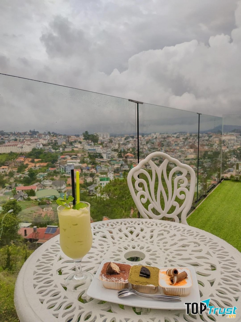Dalat Golf Café