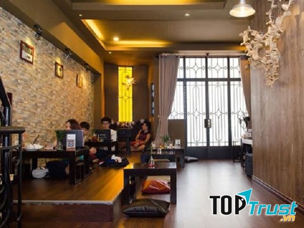 Không gian ấm cúng tại quán