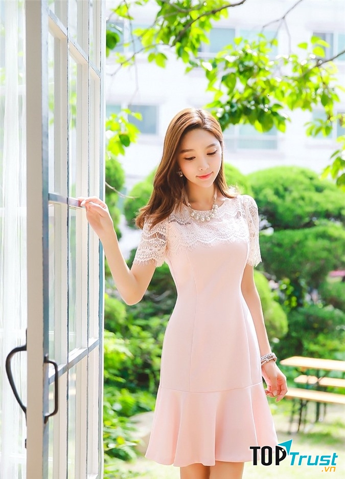 Đầm liền thanh lịch cho những cô nàng bánh bèo