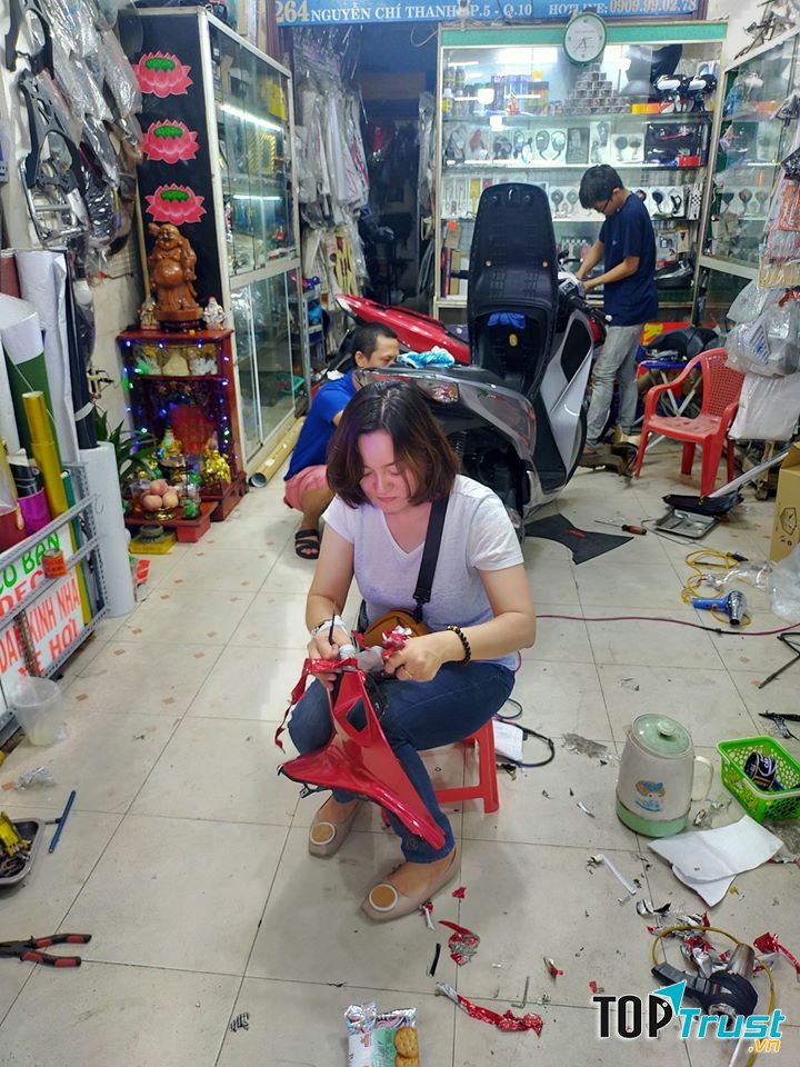 Dán keo xe chuyên nghiệp Tuấn Trần