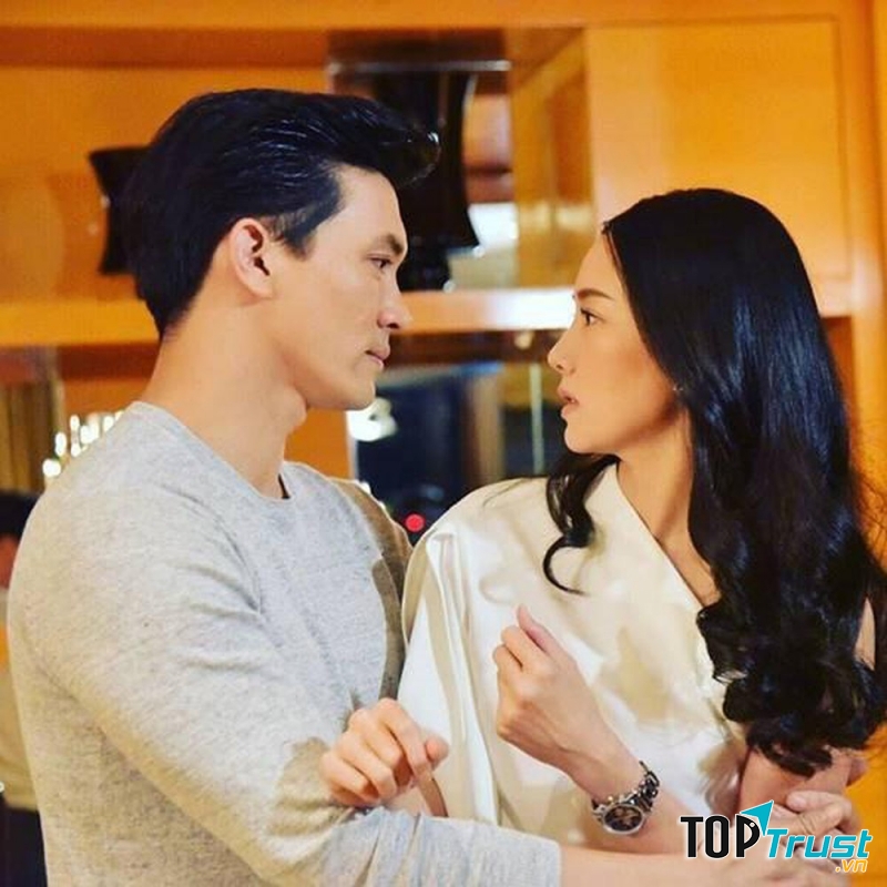 Đừng kết hôn với người kiểm soát bạn quá mức