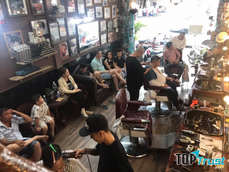 Đội ngũ nhân viên hùng hậu