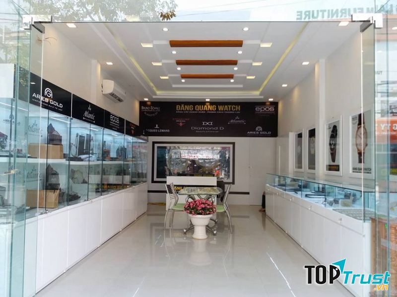 Đăng QuangWatch đang phân phối các thương hiệu đồng hồ danh tiếng trên thế giới như: Tourbillon Memorigin, Stuhrling Original, Diamond D, Bruno Sohnle Glashutte, Atlantic Swiss, Aries Gold, Epos Swiss...