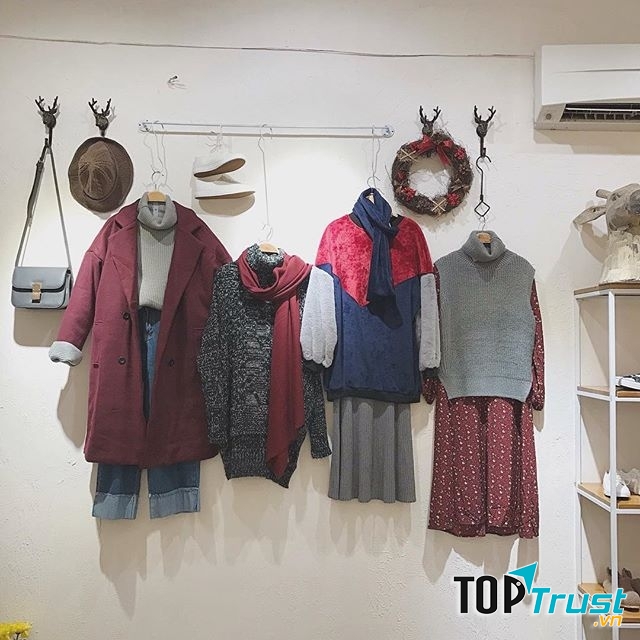 Quần áo đa phần từ Quảng Châu, Hà Quốc, được các chủ shop phối lại rất đẹp mắt