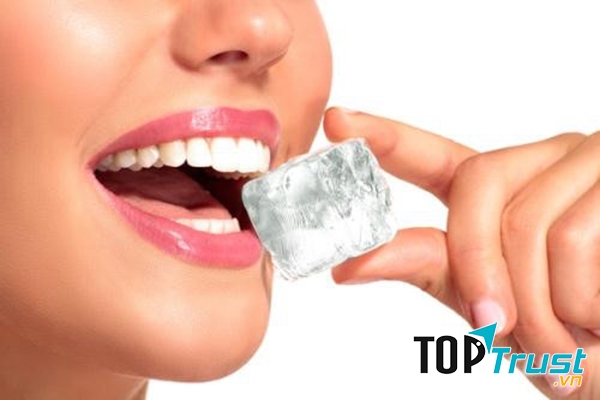 Đánh răng bằng nước lạnh gây tổn thương men răng