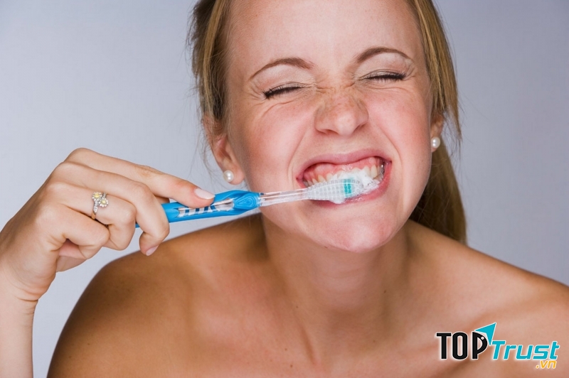 Đánh răng quá nhanh hoặc chậm cũng không hề tốt cho răng