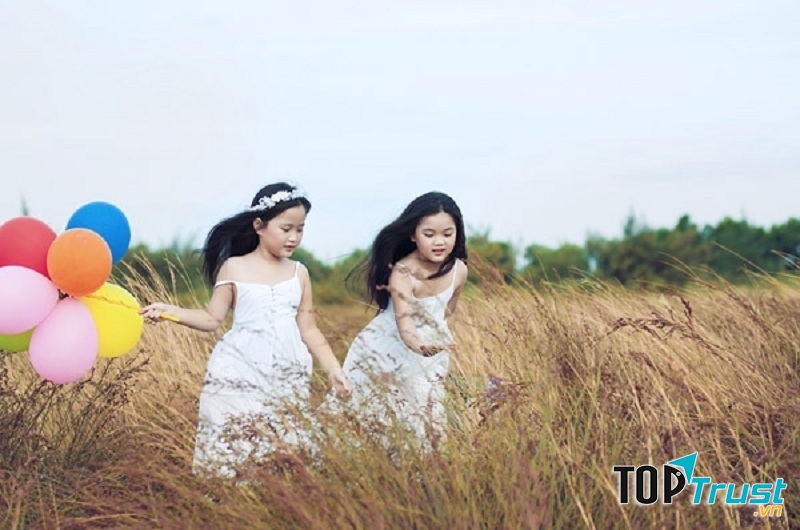 Chúng mình nhớ mãi những kỷ niệm thời thơ ấu.