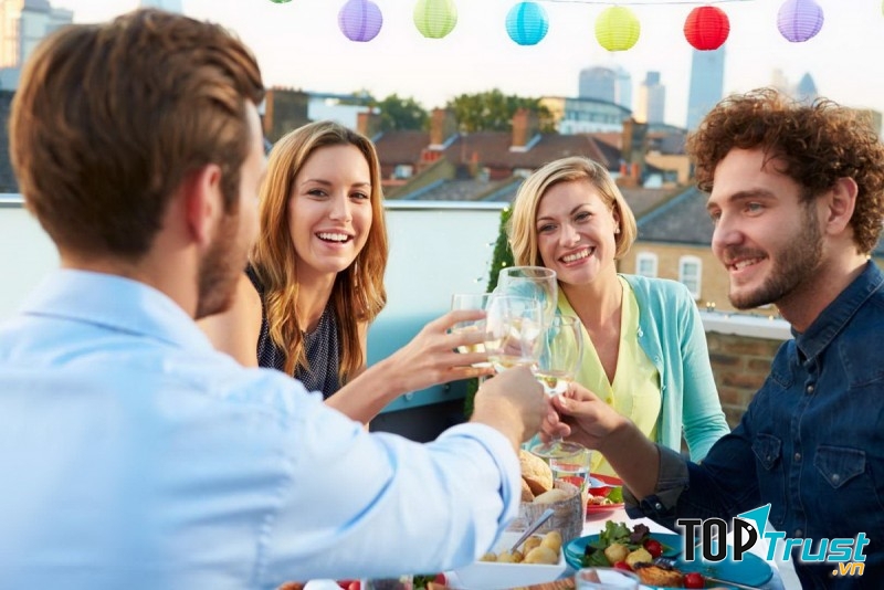 Dành thời gian cho bạn bè và người thân