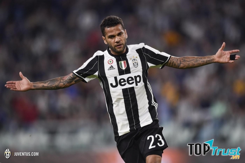 Alves đã rời Barca để chuyển sang khoác áo Juventus