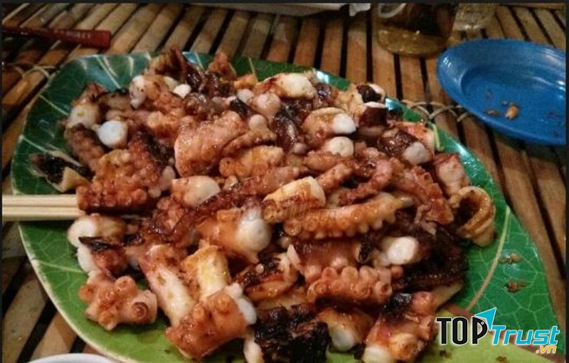 Bạch tuộc nướng tại nhà hàng