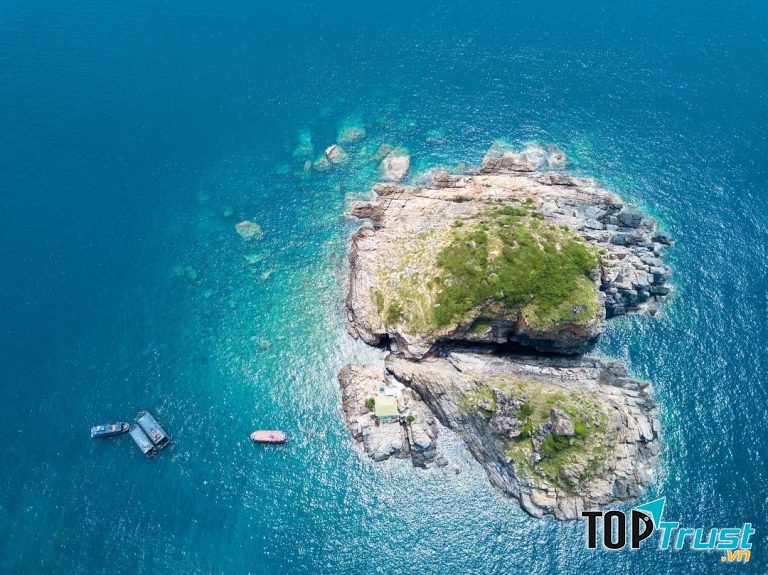 Đảo Hòn Mun nhìn từ trên cao