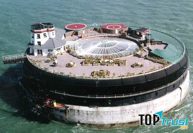 No Man's Land Fort - Anh