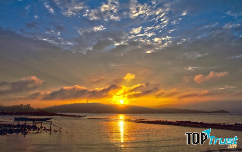 Cảnh hoàng hôn tuyệt diệu cho các cặp đôi yêu thích lãng mạn