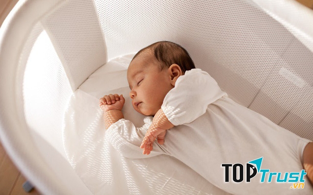 Khi ngủ trẻ có nhiều tư thế khác nhau. (Nguồn internet)