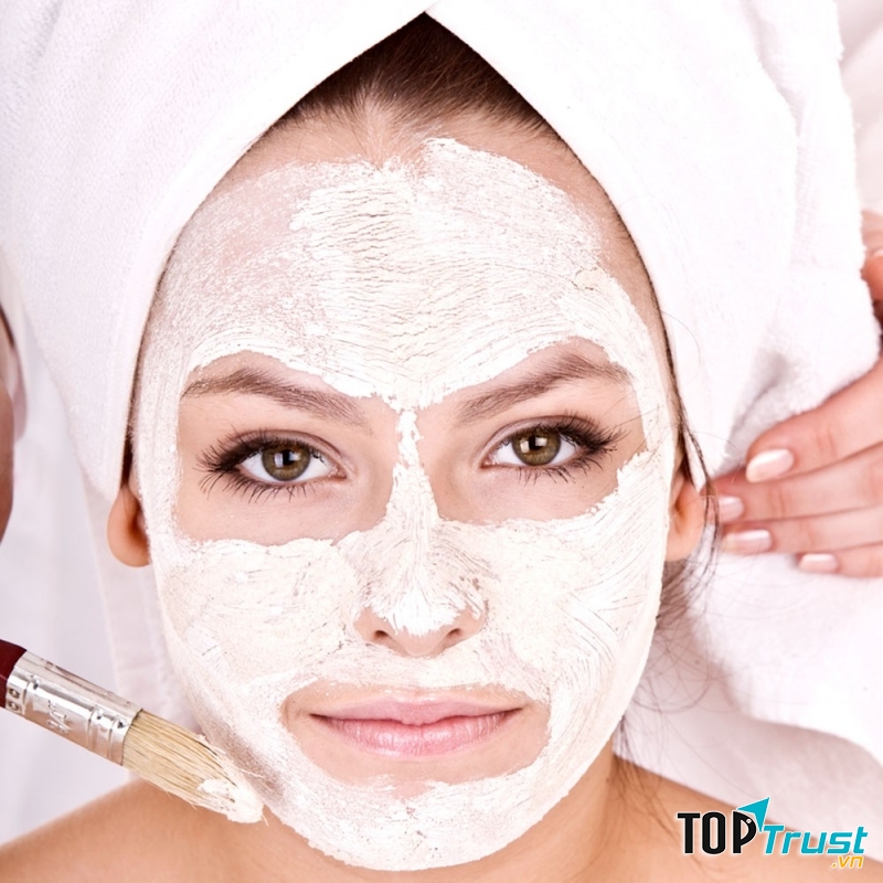 Đắp mặt nạ dưỡng da giúp da bạn trở nên sáng mịn