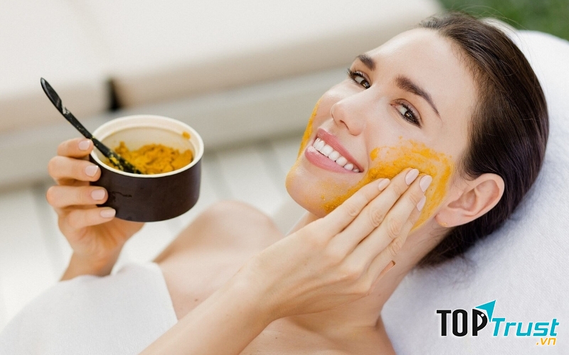 Mặt nạ tinh bột nghệ trị thâm mụn