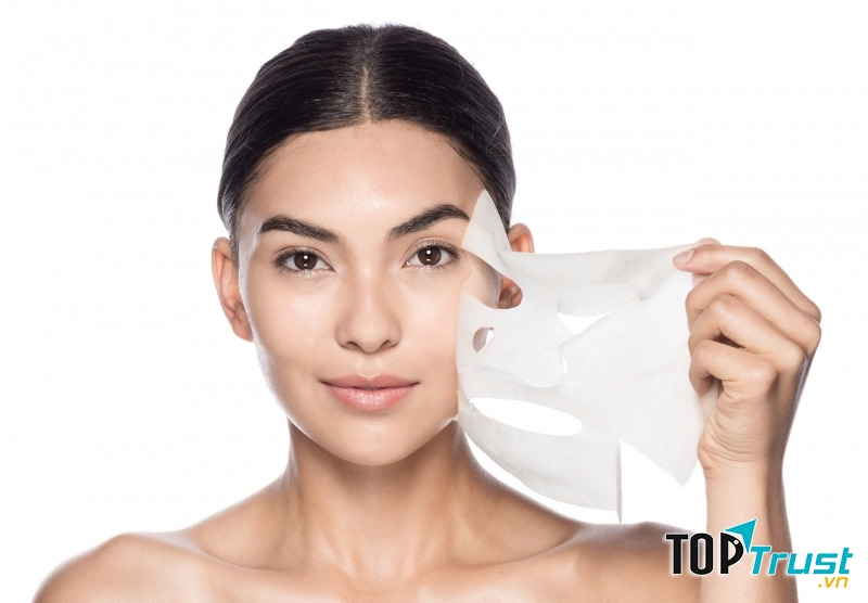 Bạn chỉ nên sử dụng mặt nạ giấy dưỡng ẩm từ 2-3 lần/ tuần.