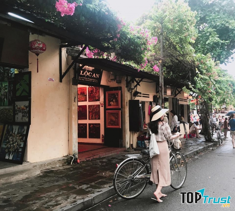 Đạp xe đạp dạo phố