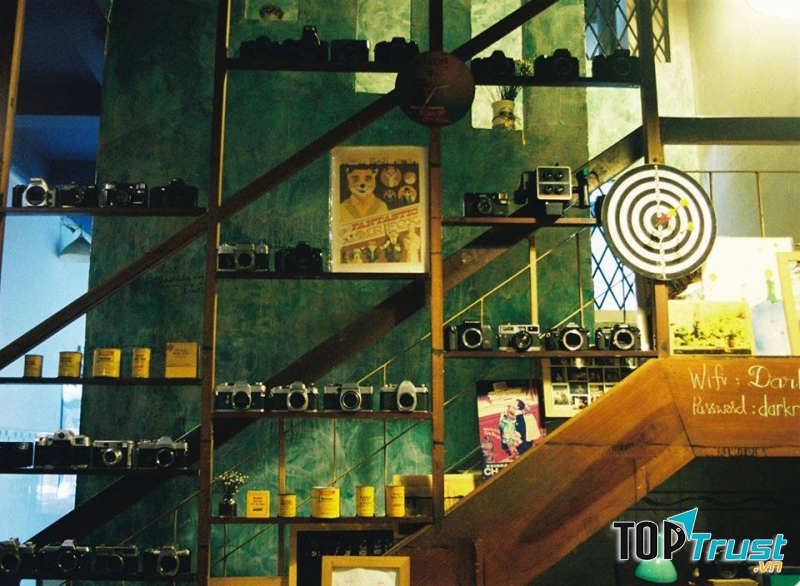 Kệ để máy ảnh cũ