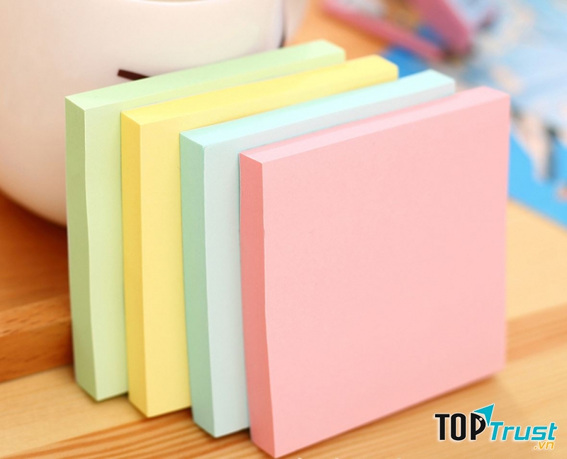 Bạn cũng có thể viết kiến thức lên giấy nhớ rồi dán ở những nơi dễ dàng nhìn thấy