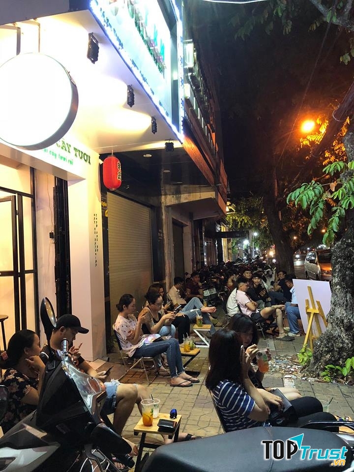 Không gian quán rộng rãi luôn là địa điểm phù hợp để họp nhóm