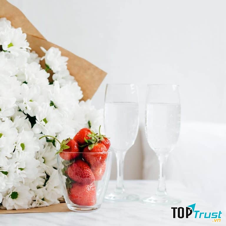 Dâu làm tăng cholesterol tốt