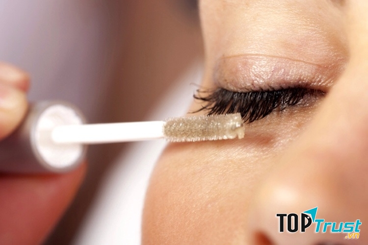 Dầu dừa dưỡng mi dài mà không cần mascara