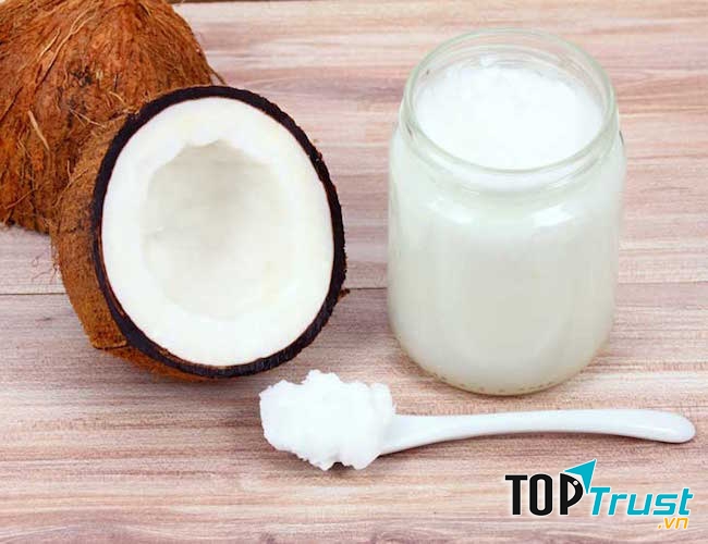 Sản phẩm dầu dừa nguyên chất được chiết xuất thủ công, nguyên chất 100%, không hoá chất, không chất bảo quản, không pha trộn tạp chất khác