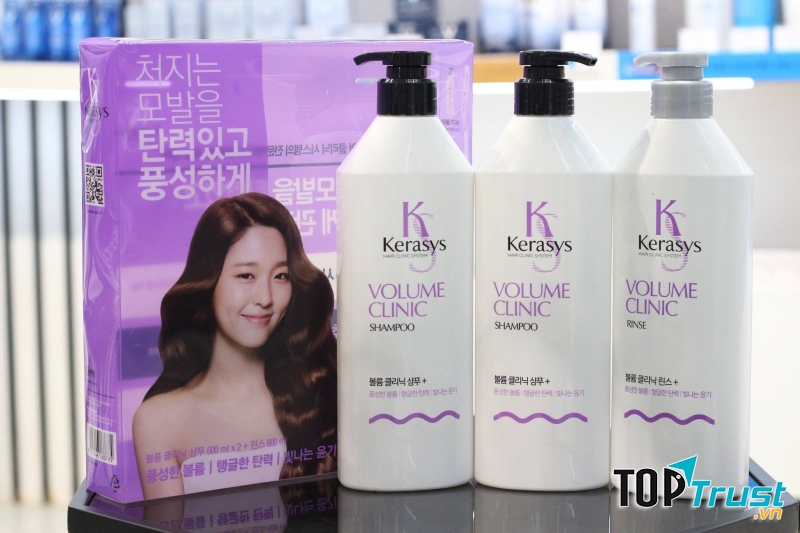 Hệ thống giữ ẩm của Kerasys Hair Clinic System Volume có chứa nhiều loại vitamin và hạt mỡ bóng