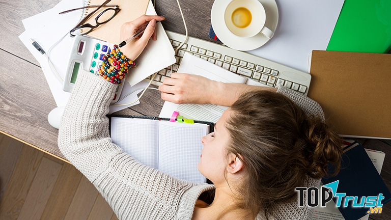 Mệt mỏi, thiếu năng lượng bất thường, nhất là khi làm việc quá sức