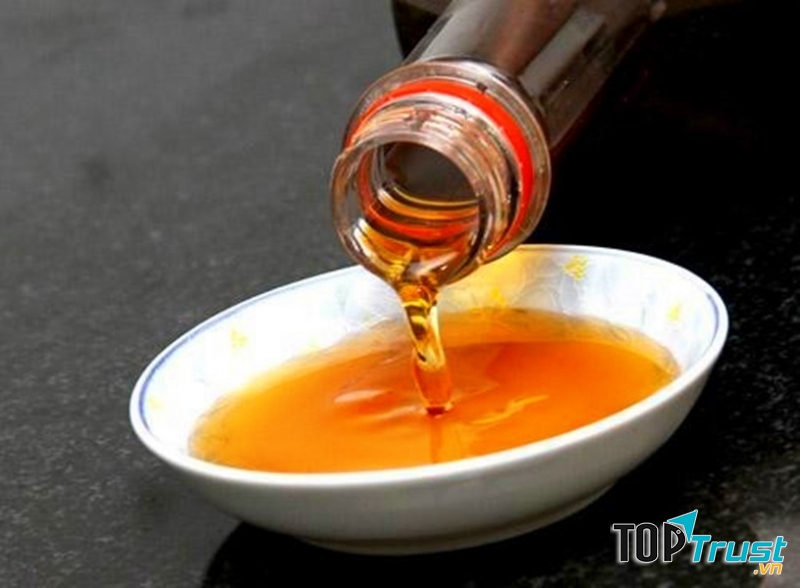 Màu nâu cánh gián đẹp mắt của nước mắm Phú Quốc