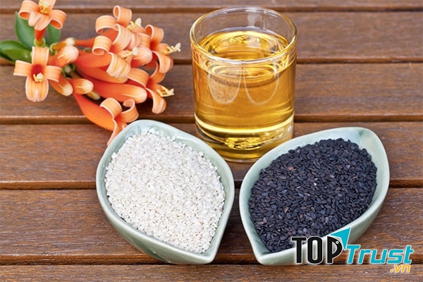 Dầu mè bổ sung nhiều chất béo cho bé tăng cân