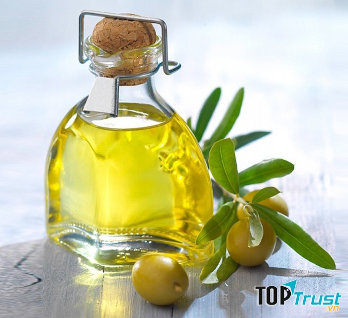 ﻿Dầu ô liu - rất giàu mỡ chưa bão hoà, đặc biệt tốt cho các thành mạch.