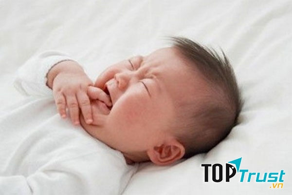 Đau răng hay viêm lợi ở trẻ có thể là biểu hiện của hệ tiêu hóa hoạt động không được tốt