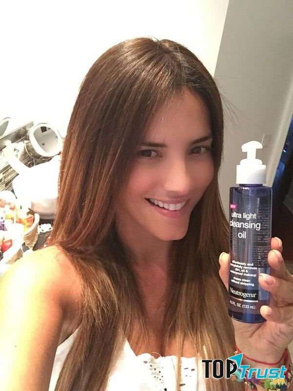 Dầu tẩy trang Neutrogena Ultra light Cleansing Oil