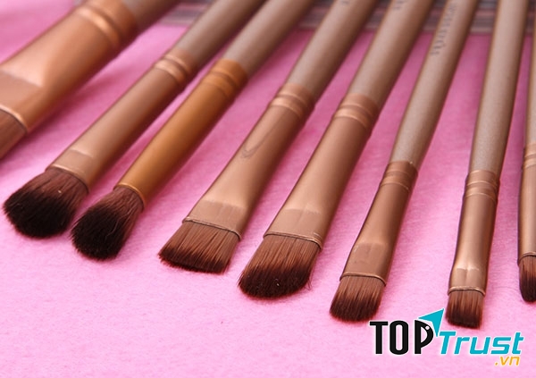 Cần đầu tư cọ trang điểm