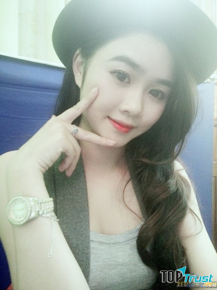 Nữ streamer xinh đẹp với nickname Dauphaicogiao