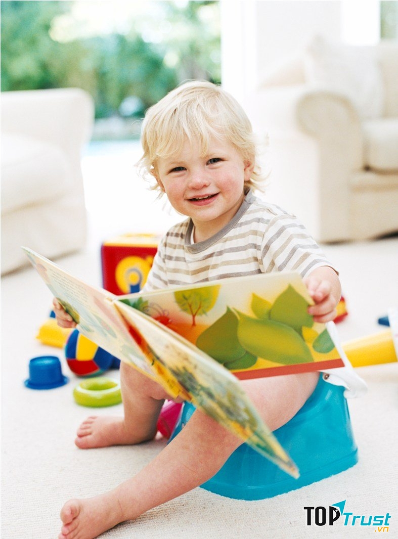 Dạy con tự lập bằng cách cho trẻ tự đi vệ sinh