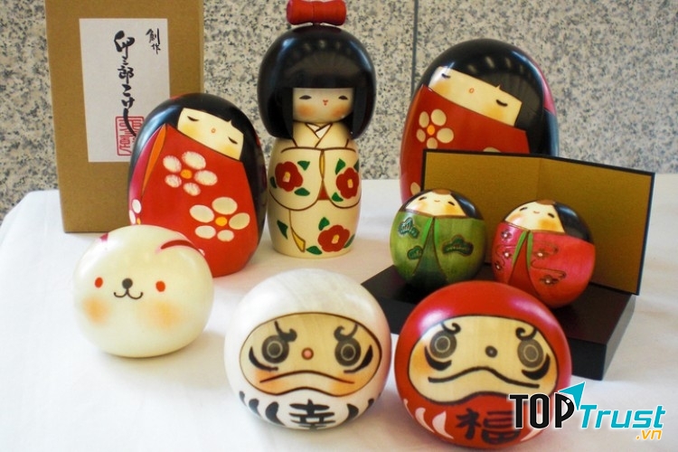 Bạn có thể để trẻ tự mua đồ lưu niệm để rèn tính tự tin và can đảm khi giao tiếp với người lạ.