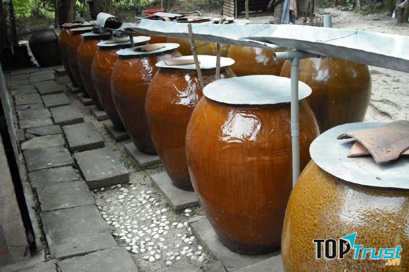 Đậy kín các chum, lu, khạp