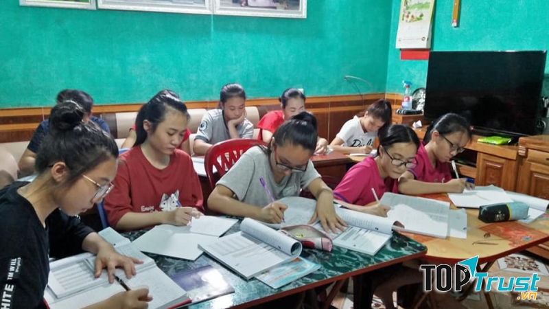 Trung tâm tiếng trung Cẩm phả - Cô Hằng Lưu