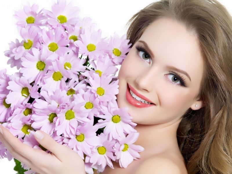 Phun môi có làn môi hồng tự nhiên, bất chấp mọi điều kiện thời tiết