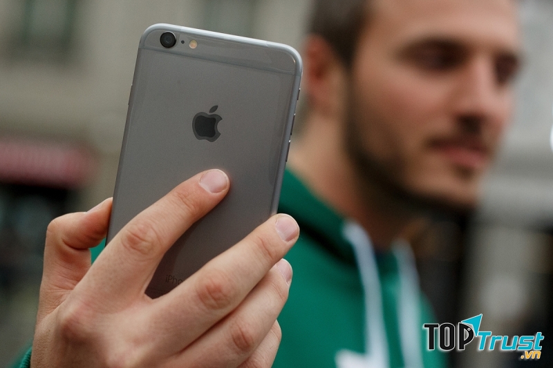 iPhone quốc tế rất tiện lợi để thay đổi sim cho công việc