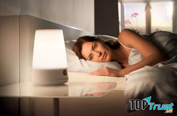 Đề đèn khi ngủ (nguồn internet)