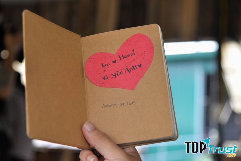 Để lại giấy nhắn cho cô ấy hàng ngày